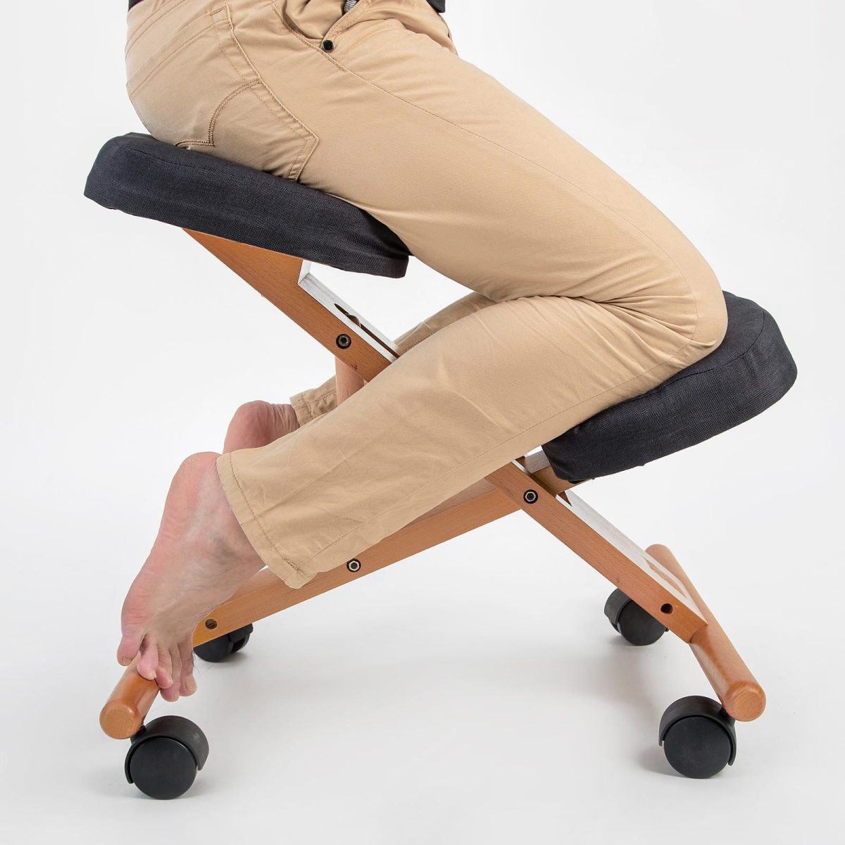 Forever Beauty Ergonomic Adjustable Kneeling Chair – Black
